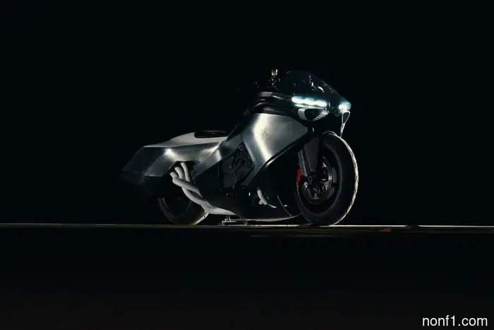Los tubos de escape radicales del concepto Vision K18 de BMW parecen propulsores de nave estelar.