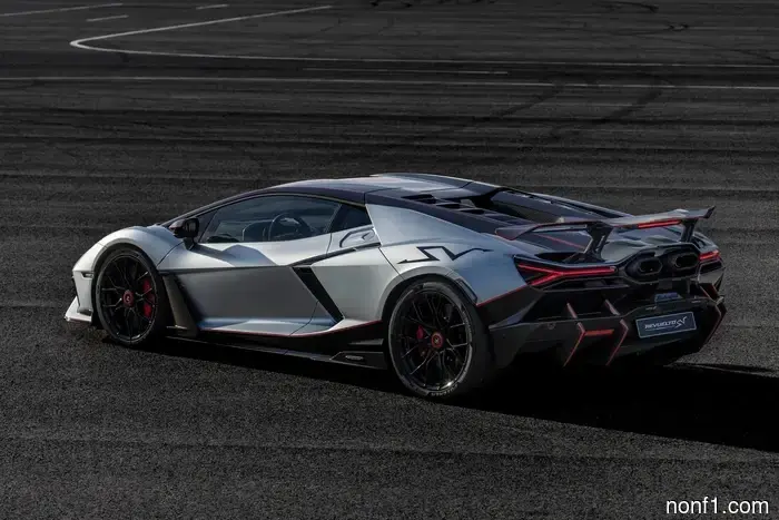 Lamborghini Revuelto SV se presenta con 1,050 HP y un modo de diversión dedicado