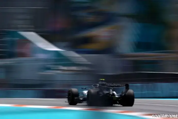 Mercedes, Ford, and Cadillac support the return of V8 engines as interest in Formula 1 grows.
