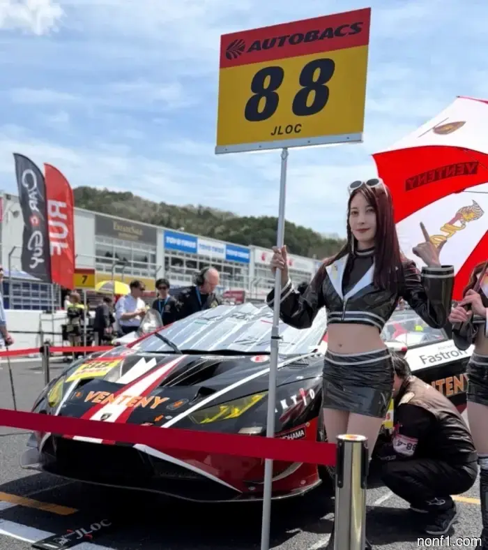 Kvyat's team finished 6th in the first stage of Super GT.