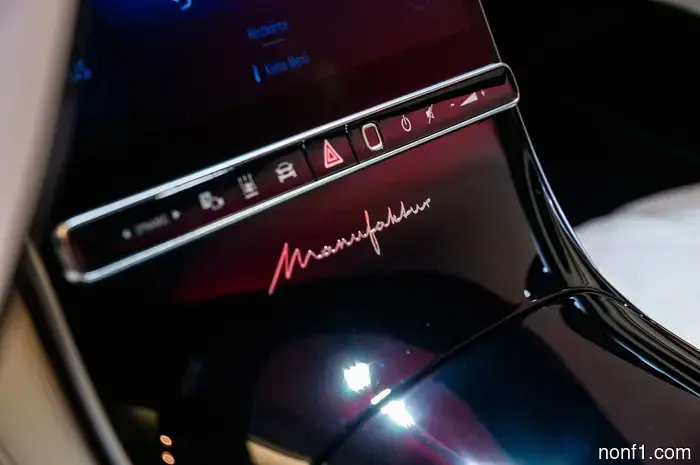 Piano black plastic is a disaster, and car manufacturers have been aware of this from the very beginning.