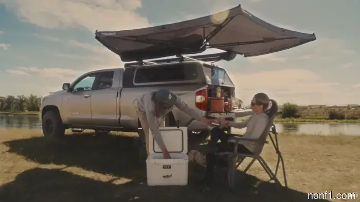 Obtén un 40% de descuento en toldos para camionetas Yakima, tiendas de techo y más en la venta de aniversario de REI.