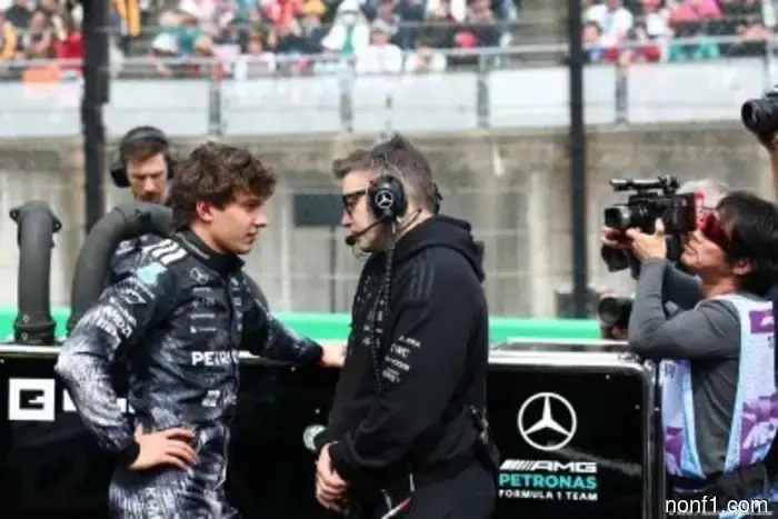 Кубица предостерегает Антонелли из-за социальных сетей, пока Леклер отступает