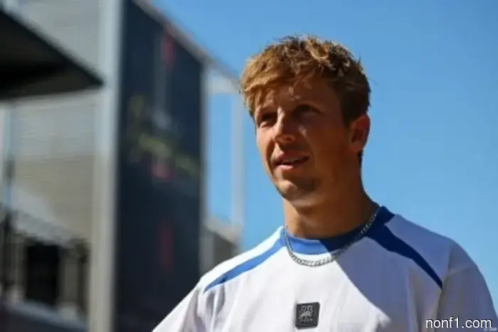 Lawson dismisses rumors regarding his departure from Racing Bulls.