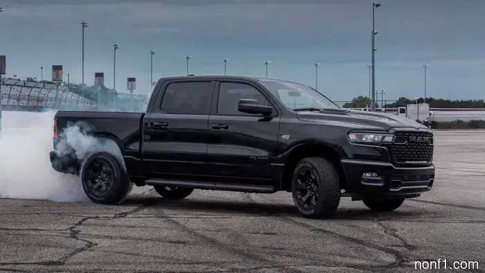 Ram está eliminando el híbrido suave de más camiones Hemi V8 que solo el Rumble Bee.