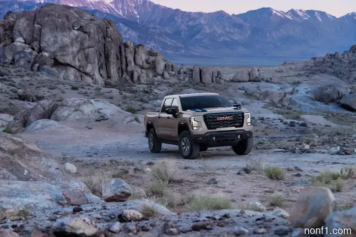 2027 GMC Sierra становится еще более роскошным с подвижным экраном и динамиками в подголовниках