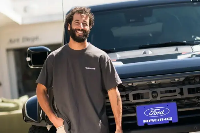 Mekis: Ricciardo aparecerá a veces en el paddock.