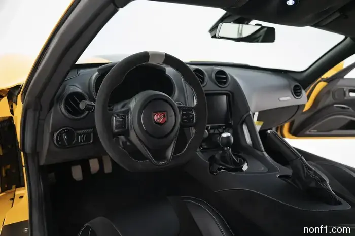 Este Dodge Viper ACR-Extreme de 44 millas acaba de establecer un récord de subasta en $532,999.