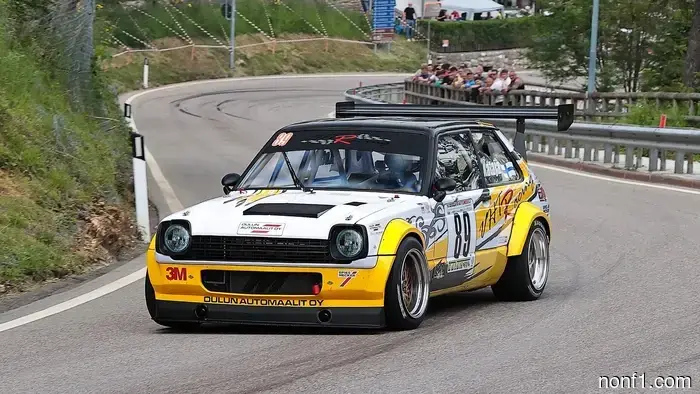Кастомный V8 на 10 000 об/мин в этом Toyota Starlet просто абсурден