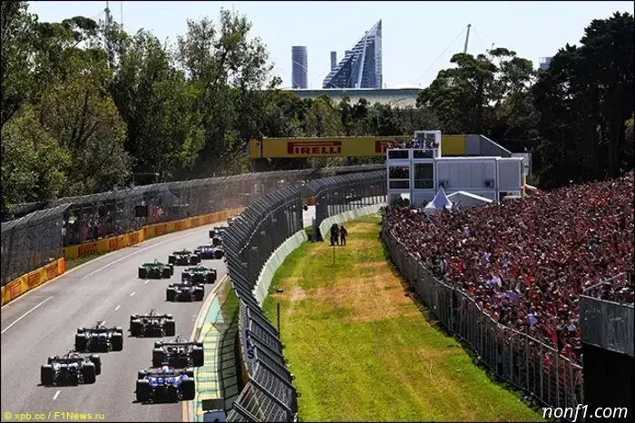 Hubo más carreras en julio y menos en febrero.