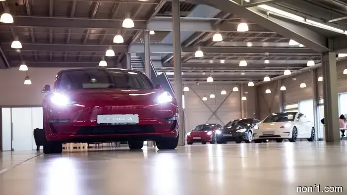Automakers believe they shouldn’t be responsible for addressing the issue of excessively bright headlights.