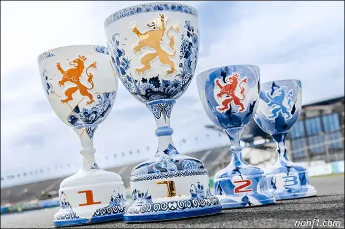 On the podium the racers will receive porcelain trophies.