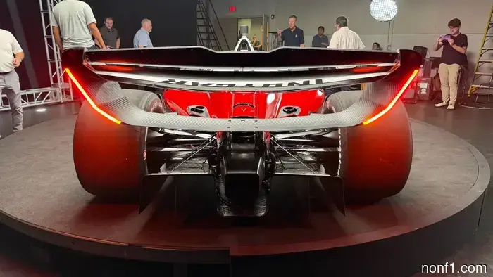IndyCar necesitaba un nuevo piloto por muchas razones. Romper récords en pista es una de ellas.