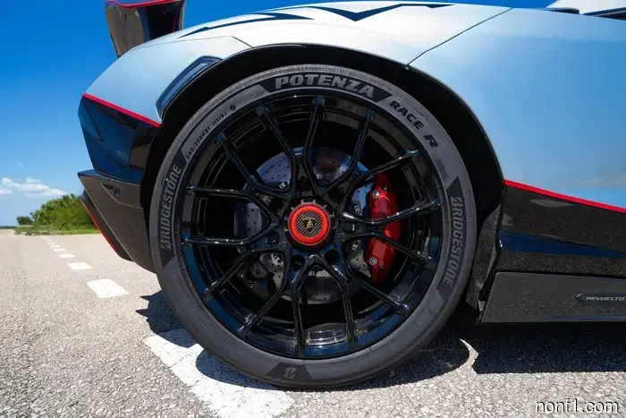 Lamborghini Revuelto SV se presenta con 1,050 HP y un modo de diversión dedicado