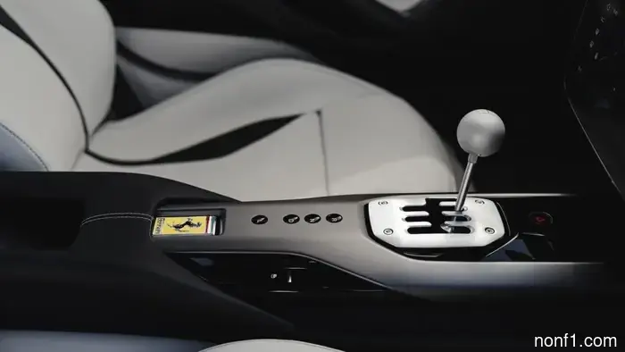 Hace 30 años, Ferrari automatizó la transmisión manual. Ahora ha manualizado la automática.