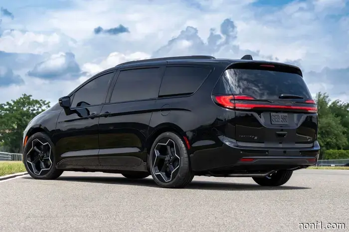 Генеральный директор Chrysler намекает на заводскую версию Pacifica с заниженной подвеской: «Следите за новостями»