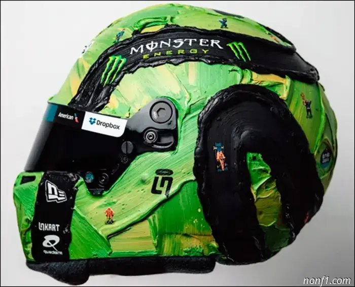 Russell y Norris mostraron el diseño de los cascos para Las Vegas.