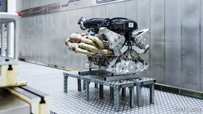 Aston Martin mantendrá vivos los V12, aunque sea apenas: TDS