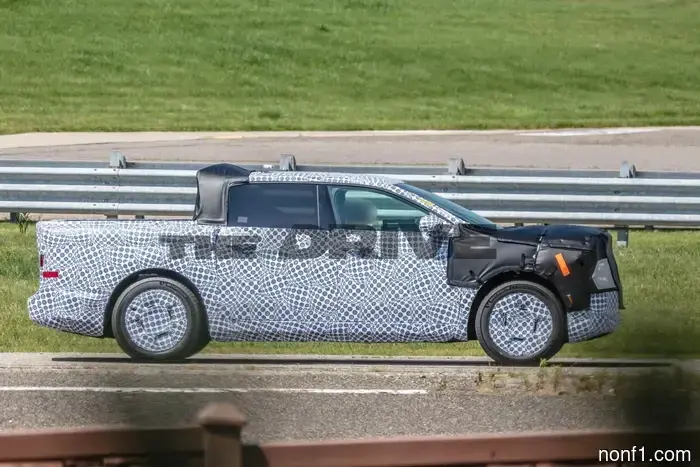 La nueva camioneta eléctrica de Ford se llama 'Fathom' y tiene un precio inicial de $29,945.