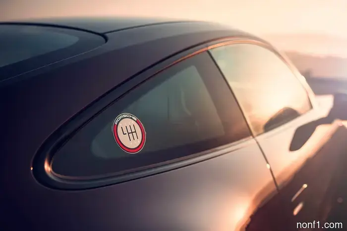 Оценка: Porsche 911 Carrera S 2027 года возвращает механическую трансмиссию
