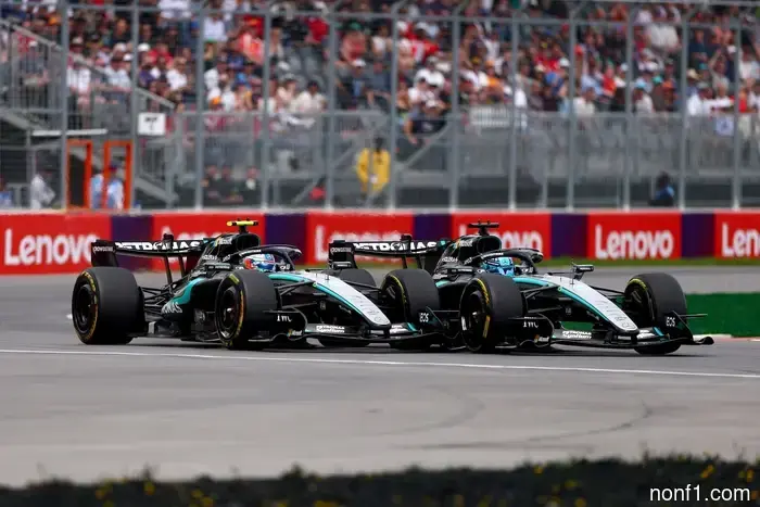 Los guantes se quitan en Mercedes durante el Sprint de F1 en Canadá
