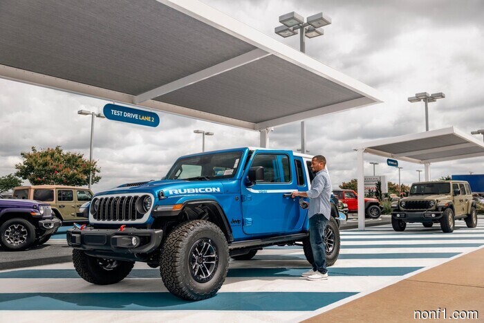 Carvana теперь предлагает (некоторые) тест-драйвы, и продавца, который бы заставлял вас покупать, нет.