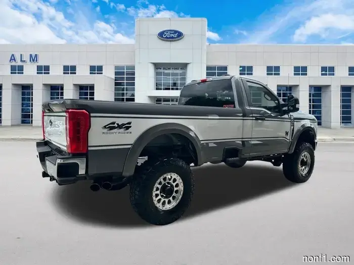 Этот дилер Ford знает, как продавать грузовики: заставьте их выглядеть старыми