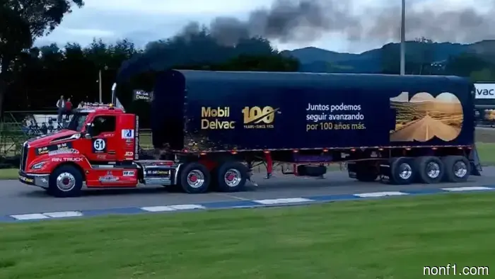 Crazy Semi-Truck Racing Event Features Trailer-On Time Attack