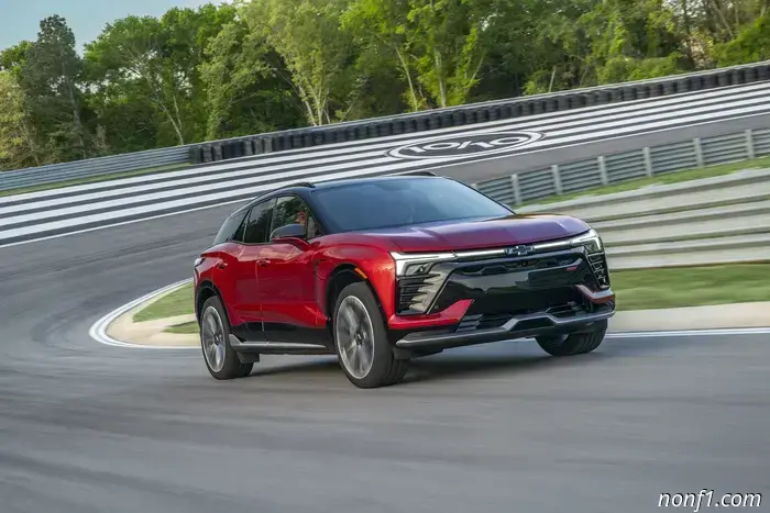 Обзор первого автомобиля Chevrolet Blazer EV SS 2025 года выпуска: Добро пожаловать обратно, V6 Malibu