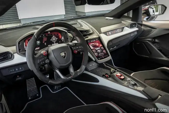 Lamborghini Revuelto SV se presenta con 1,050 HP y un modo de diversión dedicado