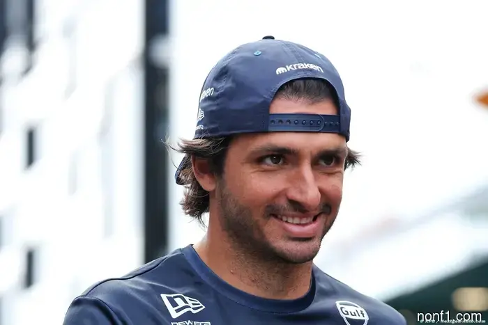Sainz remains committed but labels the Williams concept as 'deficient.'