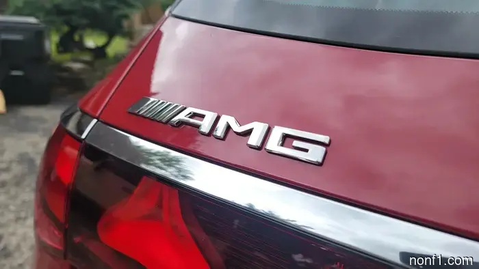 2026 Mercedes-Benz AMG E53 Wagon обладает высокой мощностью без V8