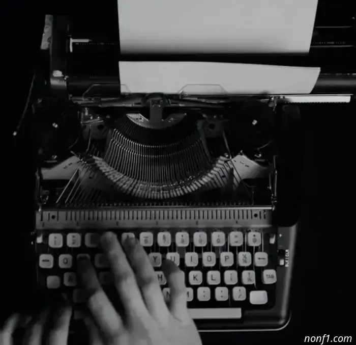 Aston Martin intriga al público y a la prensa