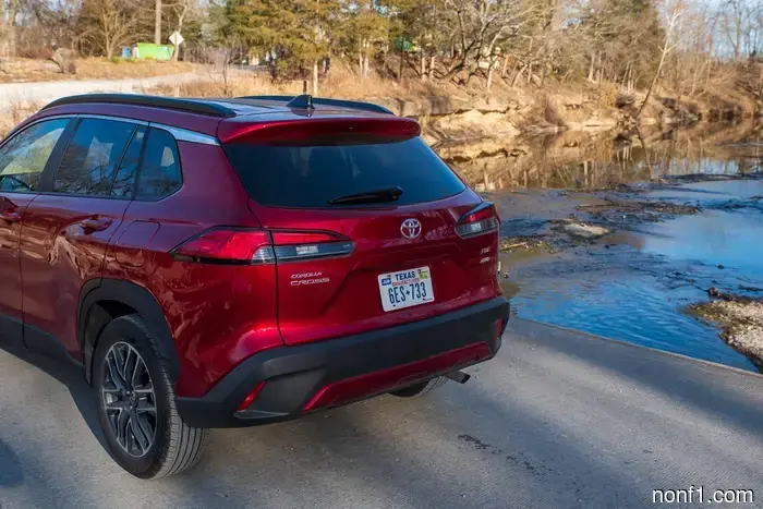 Revisión del Toyota Corolla Cross 2026: Modelo Base o Nada, Bebé