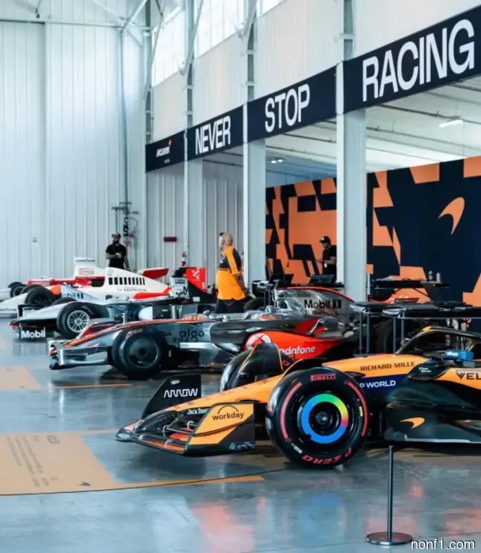 Команда McLaren провела впечатляющее шоу на улицах Майами.