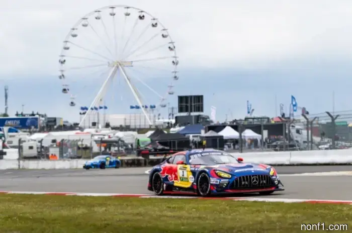 En Mercedes, el equipo de Verstappen tuvo problemas.