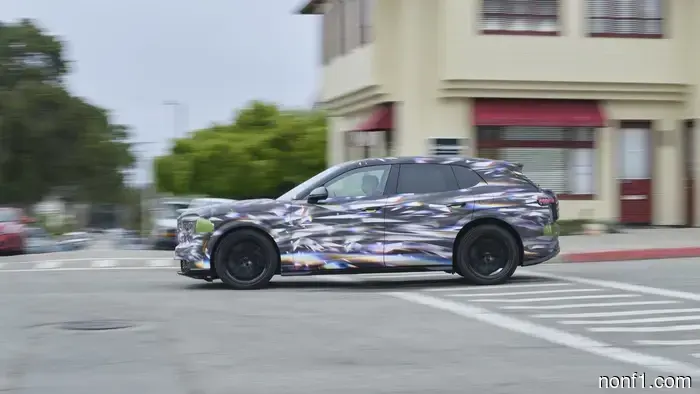 2028 Bentley Torcal Primer Paseo: Un EV de Lujo que Se Mueve al Ritmo de un Latido Diferente