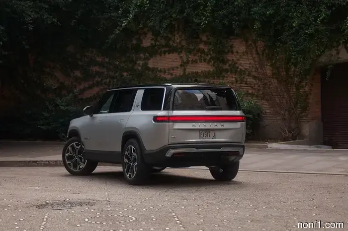 Rivian добавляет наиболее запрашиваемую функцию R1S