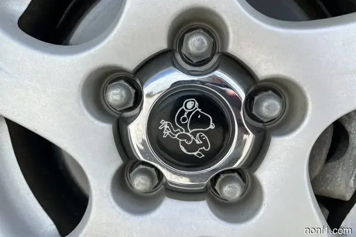 Este Mitsubishi Pajero Mini es una edición Snoopy JDM de fábrica.