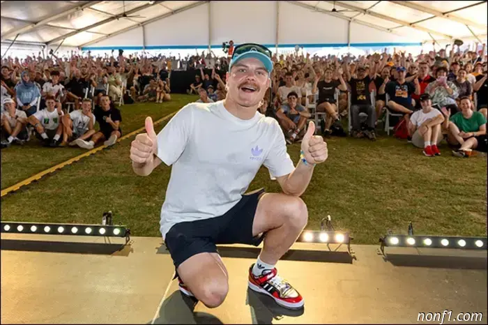 Bottas se pondrá al volante del Ferrari en Adelaida.