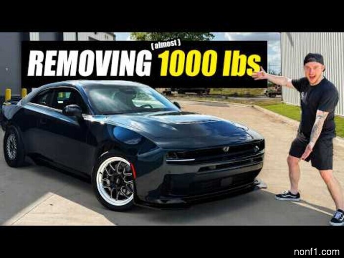 El nuevo Dodge Charger es el coche favorito de YouTube para construir (o destruir) en este momento.