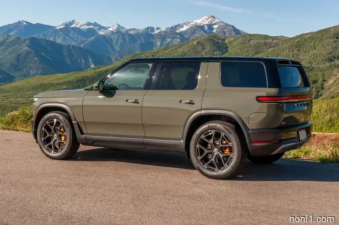 Как-то так, более дешевый R2 от Rivian является его самым утонченным автомобилем.