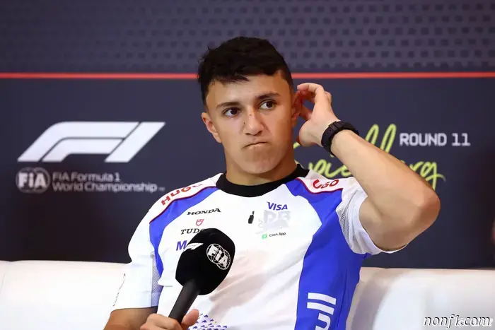 Hadjar admite estar nervioso por emparejarse con Verstappen en Red Bull.
