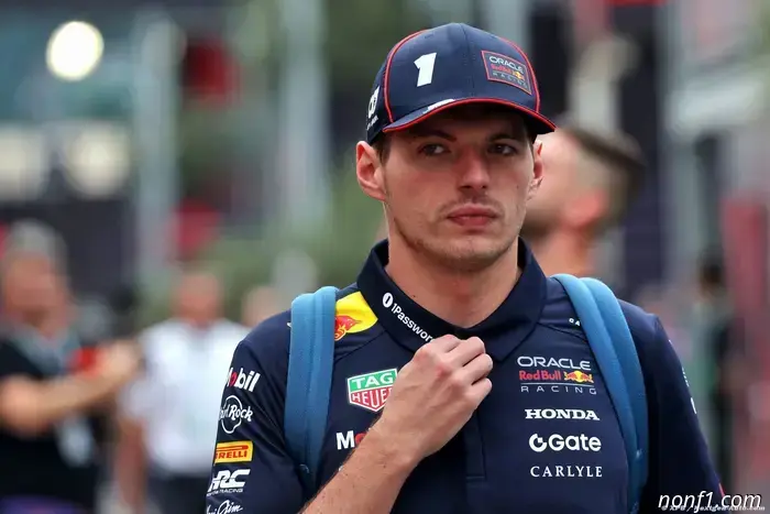Verstappen's future depends on 2026, according to his manager.
