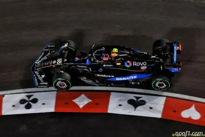 Los comisarios citaron a Sainz y a los representantes de Alpine y de Mercedes.