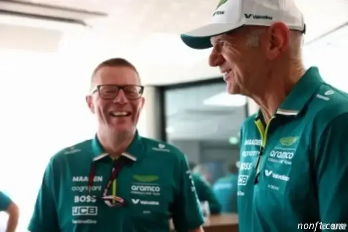 Aston Martin молчит по слухам об увольнении Коуэлла