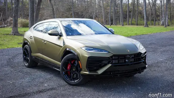 2025 Lamborghini Urus SE Review: The BoldlyPlayful Super SUV
