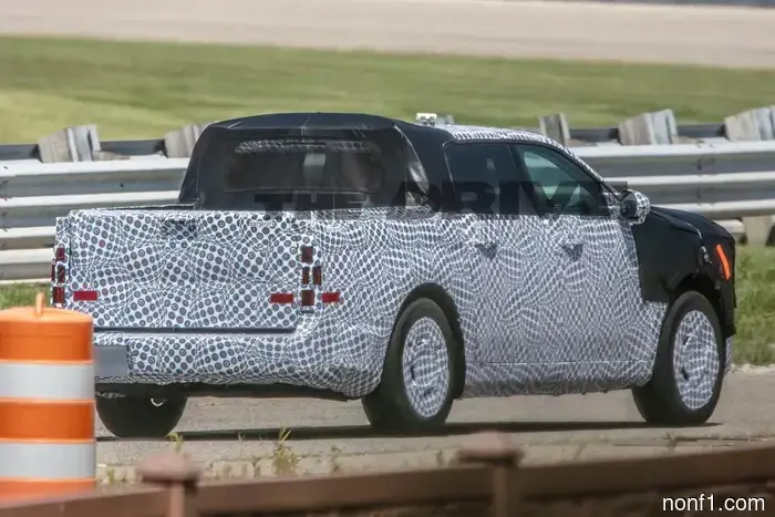 La nueva camioneta eléctrica de Ford se llama 'Fathom' y tiene un precio inicial de $29,945.