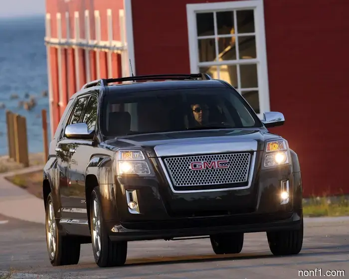 Automakers believe they shouldn’t be responsible for addressing the issue of excessively bright headlights.