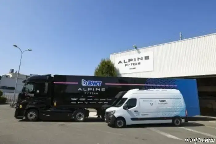 Allanamiento en la fábrica de Alpine despierta temores de espionaje